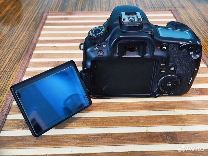 Зеркальный фотоаппарат Canon 60d