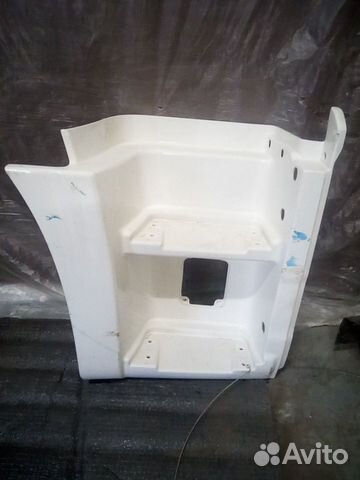 Подножка левая камаз 5490. Подножка правая камаз 5490. Подножка правая камаз 5490. Щиток подножки камаз 5490 левый. Ступенька левая камаз 5490.