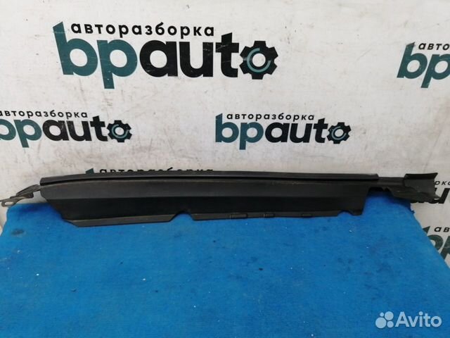 Уплотнитель крыла правый сверху под капотом