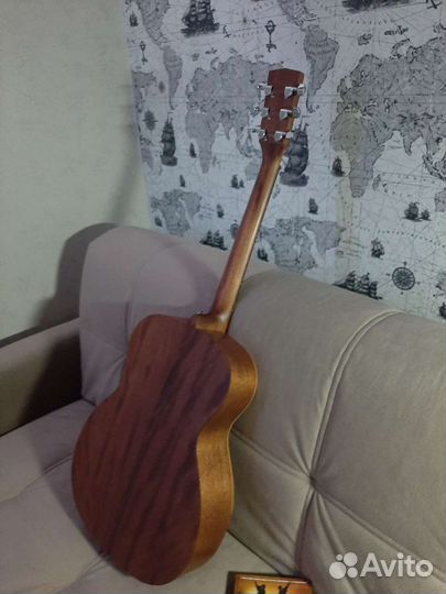 Акустическая гитара 