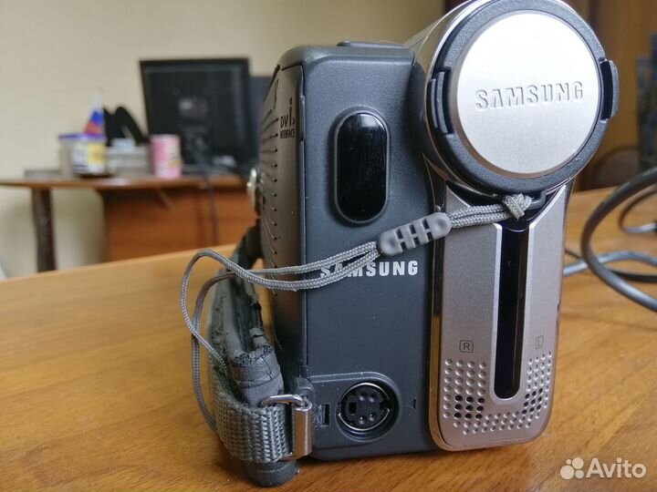 Видеокамера Samsung VP-D352i mini DV