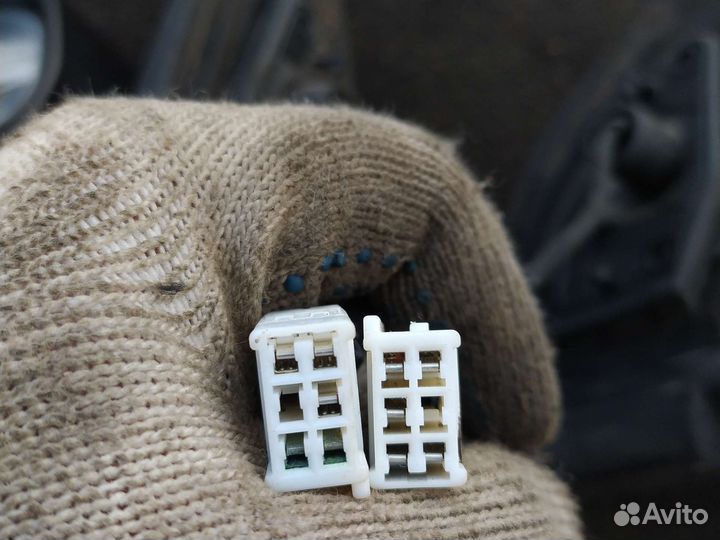 Зеркало правое toyota corolla e120