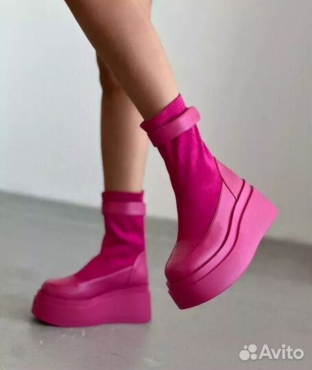 Розовые ботинки на платформе