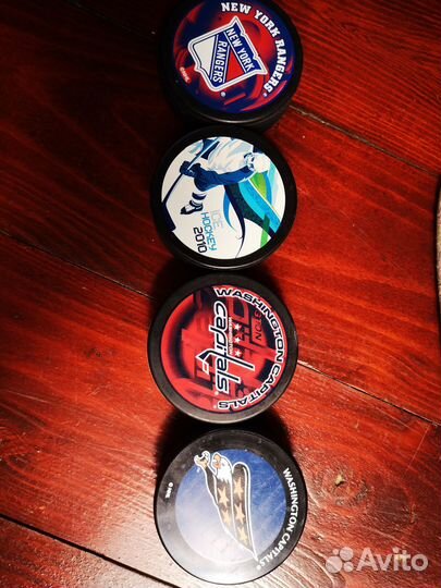 Шайбы хоккейные коллекционные