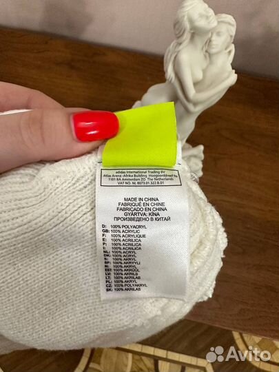 Шапка Adidas Neo с помпоном