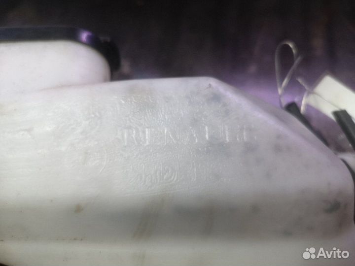 Бачок омывателя Рено Дастер 2013