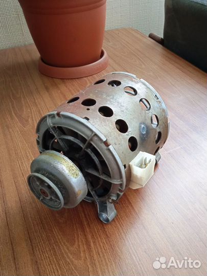 Двигатель от стиральной машины Candy