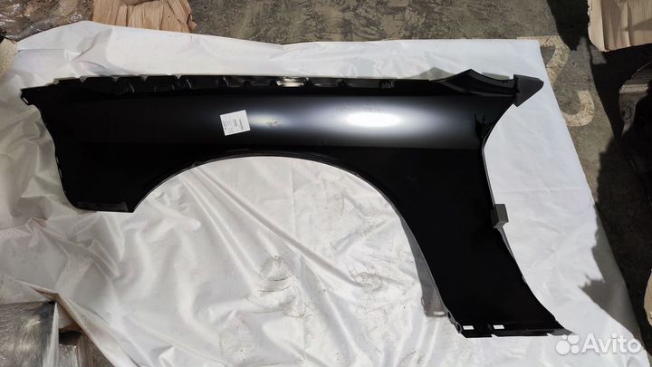 Крыло переднее Dodge Challenger