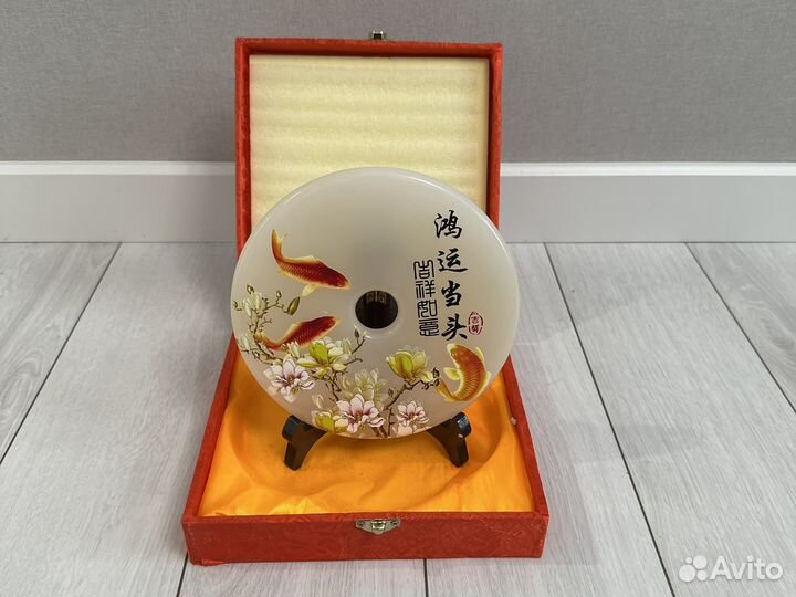 Нефритовая статуэтка