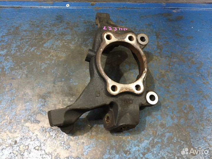 Кулак поворотный передний правый Nissan Teana L33