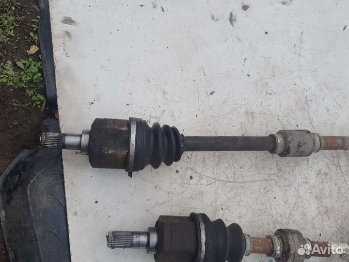 Привод передний Hyundai Elantra 2.0 АКПП 2002г,в