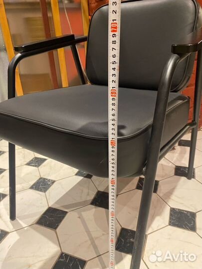 Стул кресло с подлокотниками