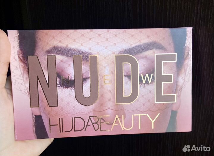Палетка теней huda beauty