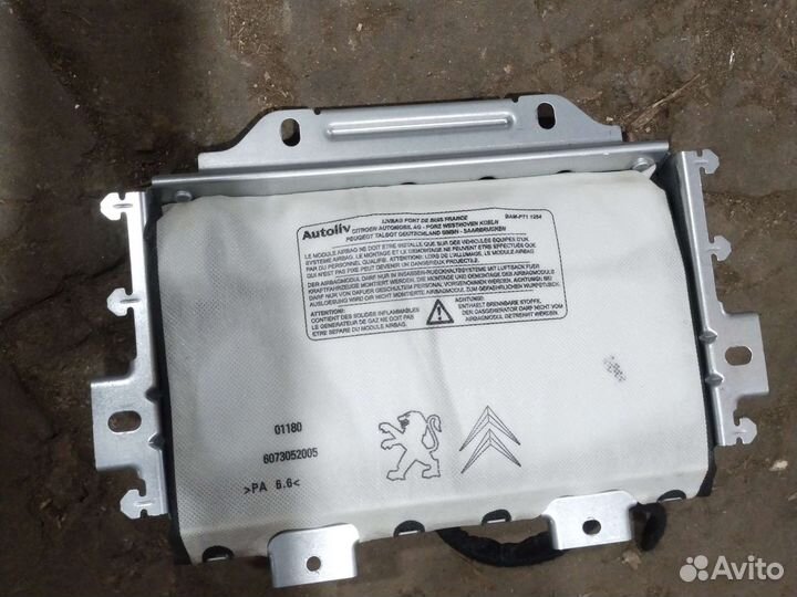 Подушка безопасности в торпедо Peugeot 308
