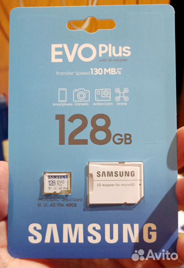 Карты памяти Samsung 128 Гб и Kodak 64 Гб