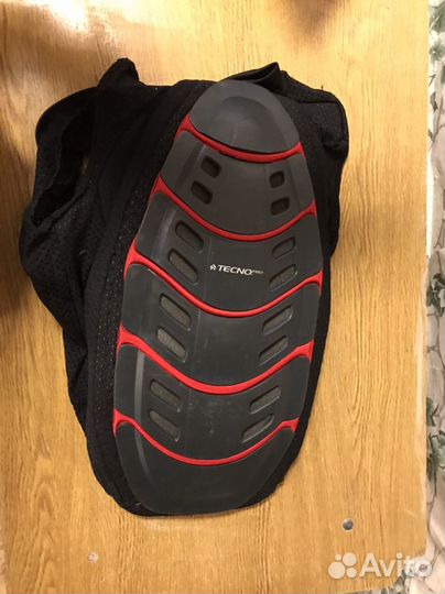 Защита спины горнолыжная