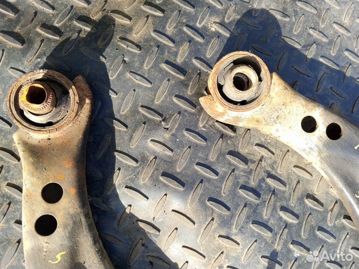 Рычаг передний на Тойота Карина Е