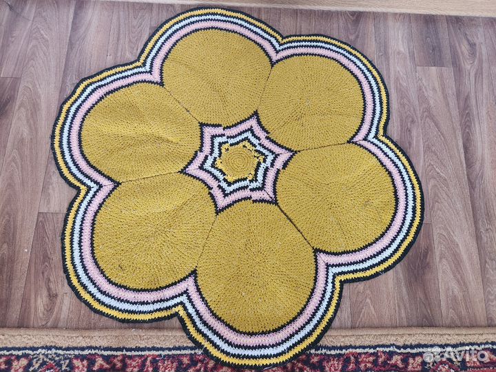 Круглый вязаный коврик