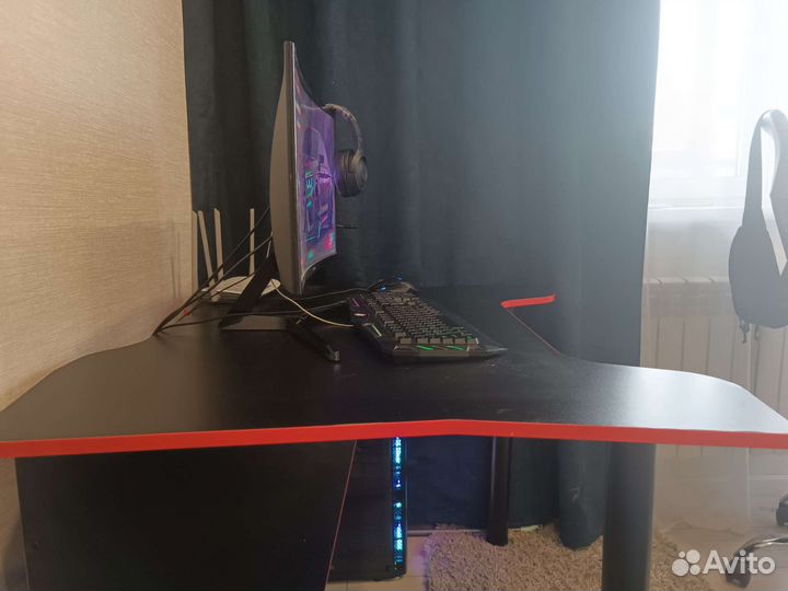 Игровой компьютерный стол