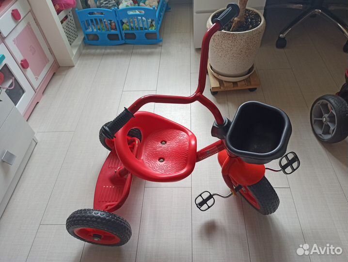 Трехколесный велосипед