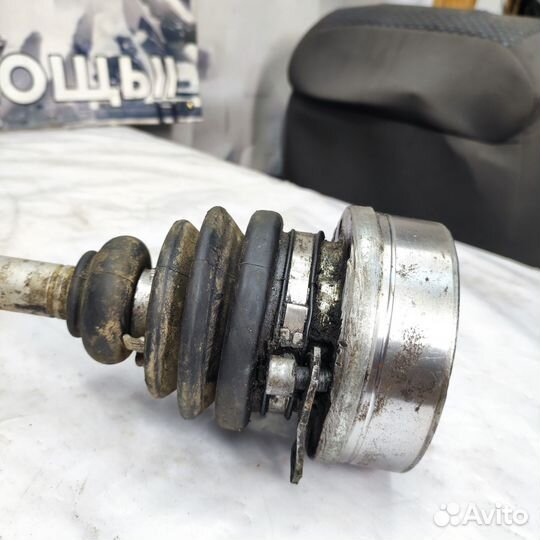 Привод левый Volkswagen Passat B4