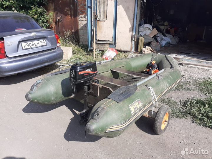 Надувная лодка с мотором