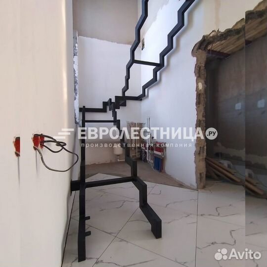 Лестница на металлокаркасе