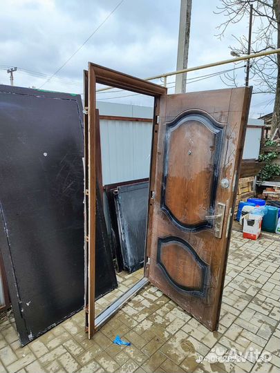 Дверь входная металлическая от застройщика