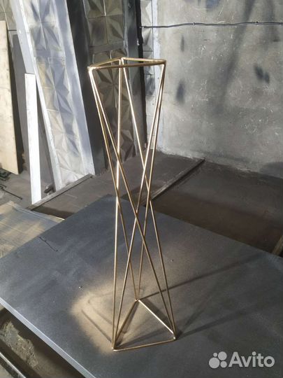 Подставка для цветов настольная металлическая