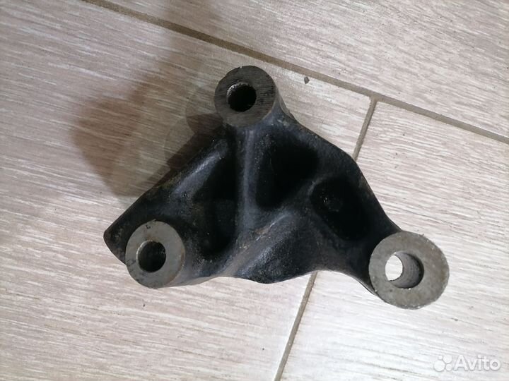 Кронштейн гидроусилителя Nissan 11940-2F210