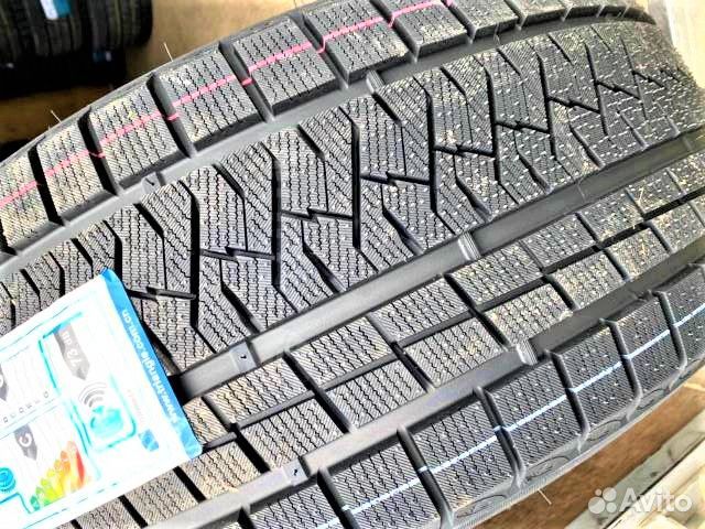 Triangle PL02 245/40 R18