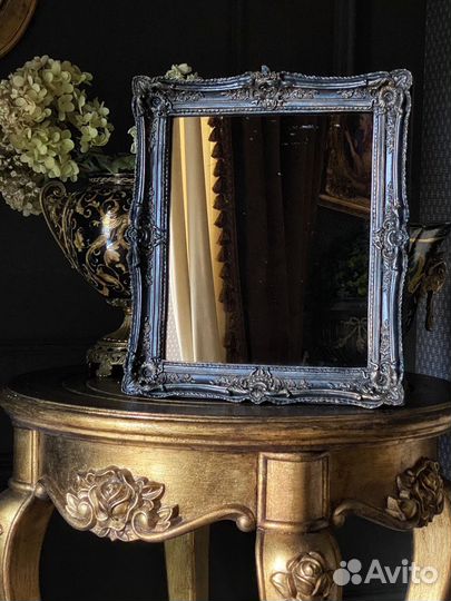 Зеркало в винтажном стиле в багетной раме