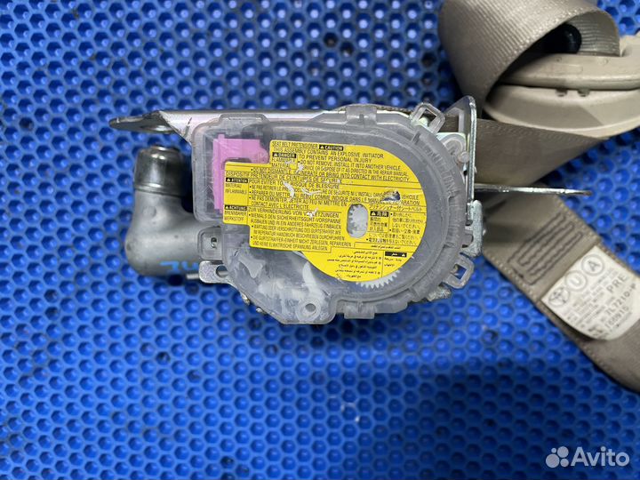 Ремень передний правый Toyota Prius 20 (2005)