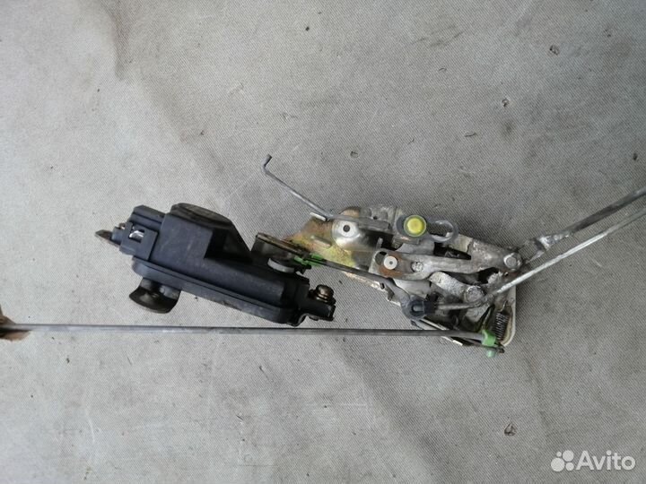 Замок двери передней правой для Mitsubishi RVR 1