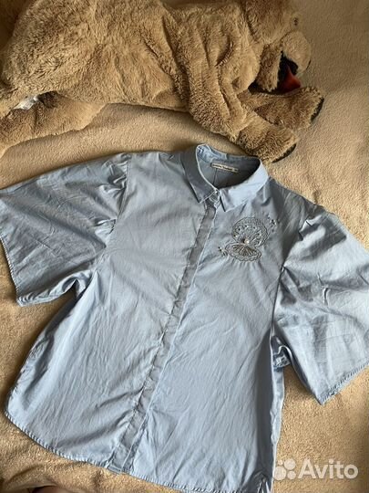 Блузка небесно голубая, вышивка ракушка жемчужина