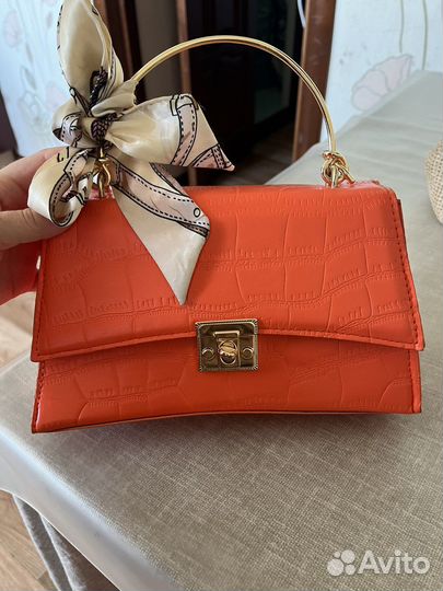 Сумочка яркая