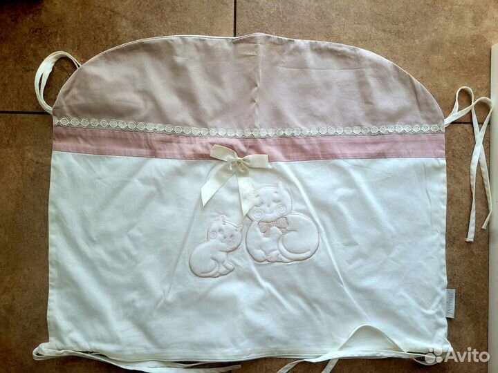 Бортики и комплект постельного белья для малыша