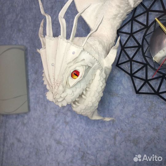 Дракон с часами