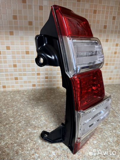 Фонарь задний правый Toyota Land Cruiser 150
