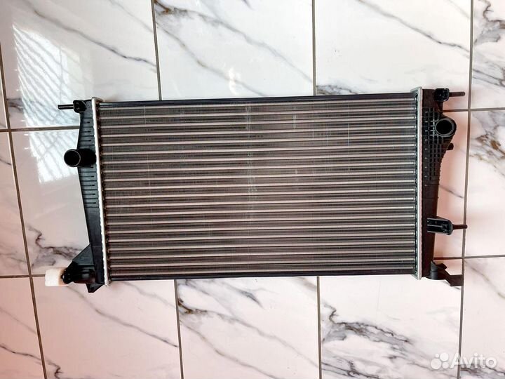Радиатор охлаждения renault megane 3