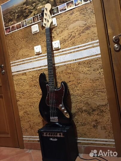 Бас-гитара Jazz Bass с комбо 15Ватт и полный набор