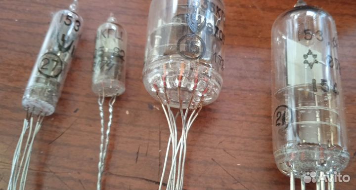 Стеклянные кварцевые резонаторы