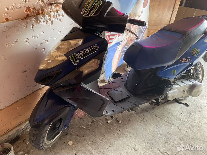 Продам скутер 150 кубов