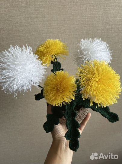Вязаные цветы. Одуванчики в кашпо