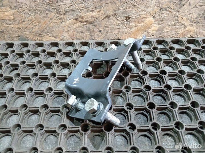 Кронштейн ресивера Scania P8X400 самосвал DC13 153