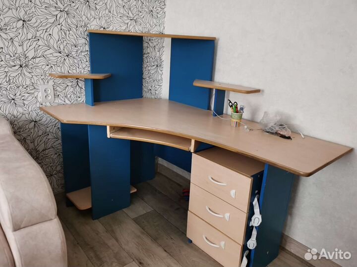 Компьютерный стол