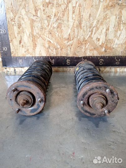 Амортизатор передний Nissan Navara D40