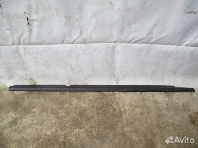 Бархотка стекла двери задней правой наружная VW Ti