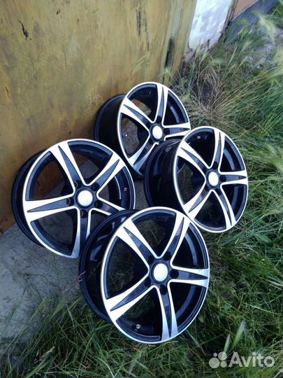 Литые диски sakura R15