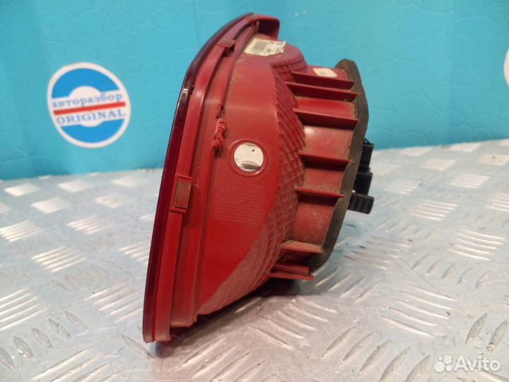 Фонарь крышки багажника левый Volkswagen Passat B7